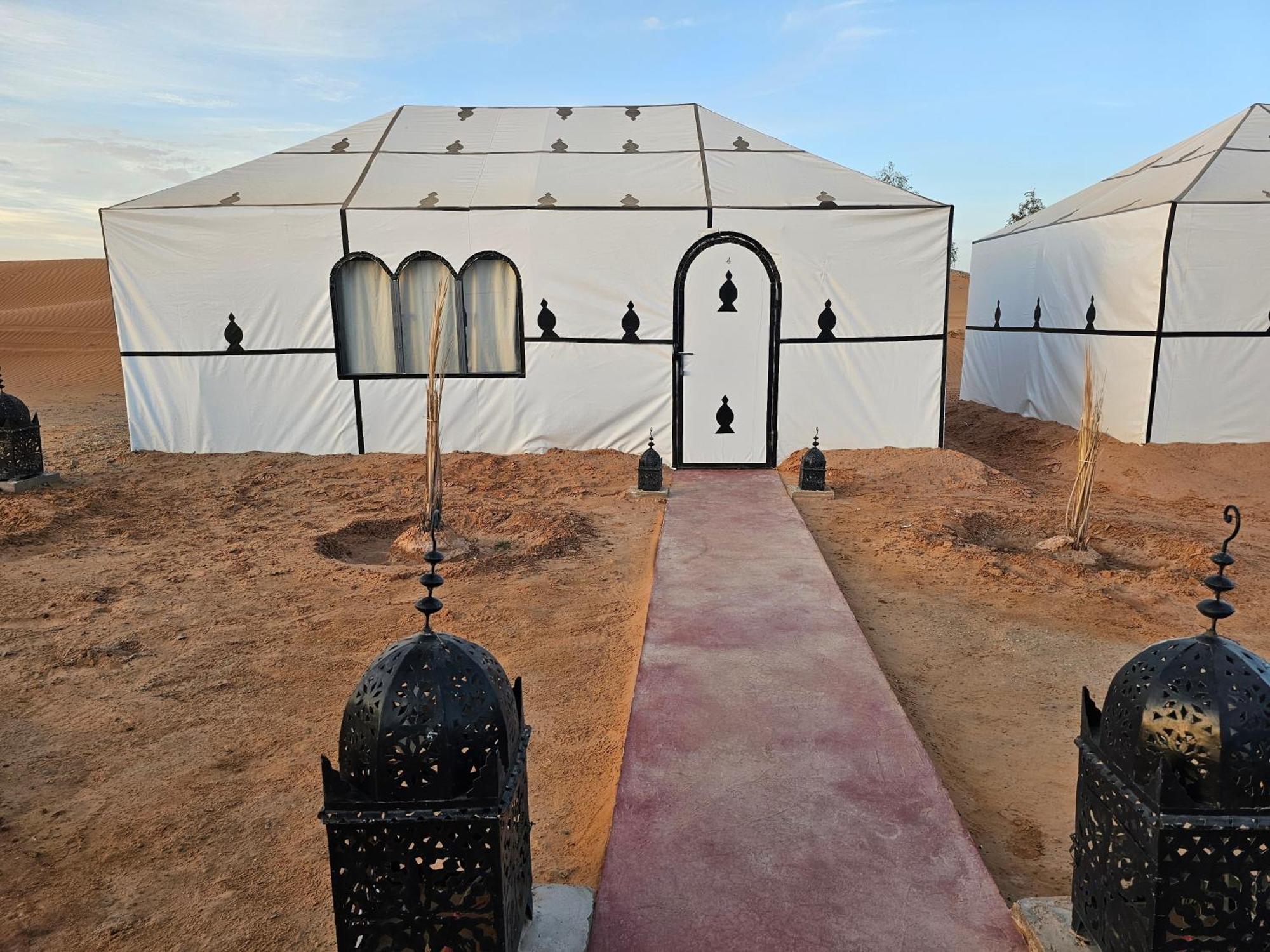 Najma Luxury Camp Hotel เมอร์ซูกา ภายนอก รูปภาพ